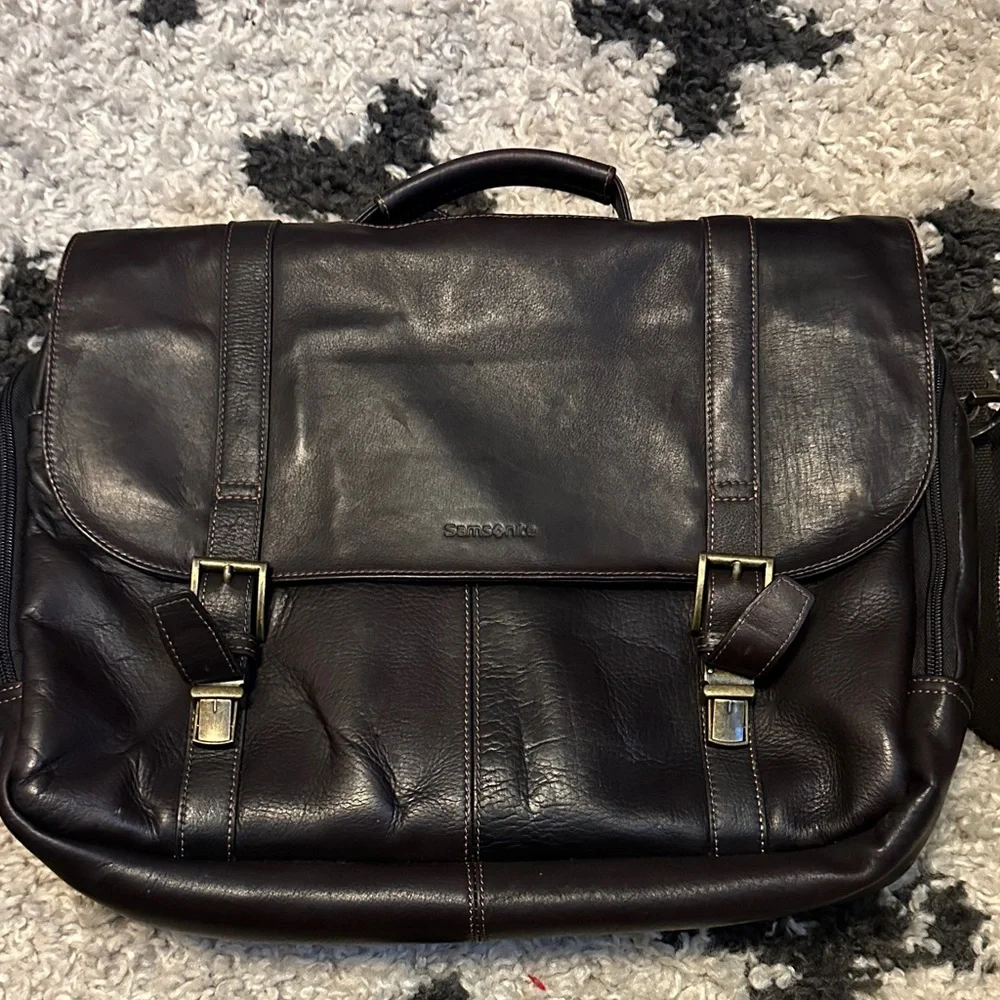 Samsonite | Colombian Leather Flap Over Messenger Bag